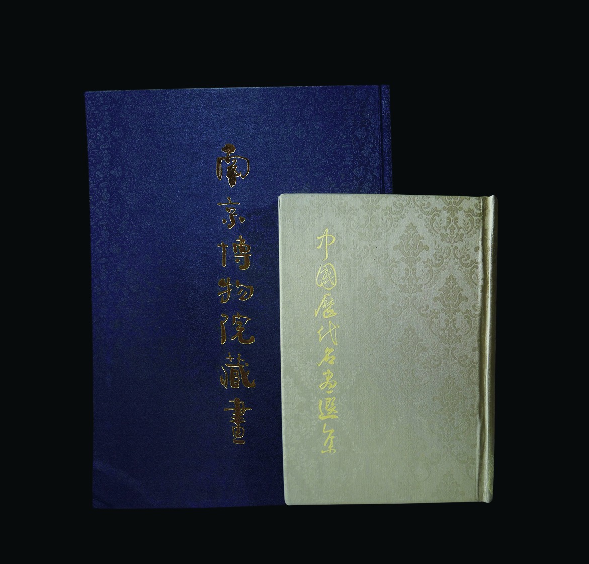 原函布面烫金《南京博物院藏画》、原盒布面精装《中国历